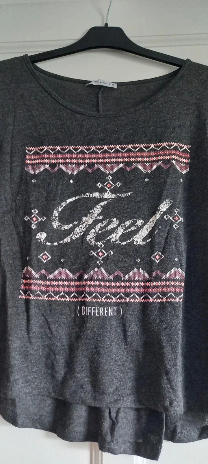 T-shirt pyjama gris gémo 38 inscription feel different motifs aztèque – photo 3